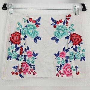 Zara textured white‎ mini skirt ruffle detail floral print size medium